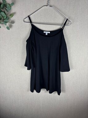 Patrons of Peace > Black Cold-Shoulder Relaxed Top Medium